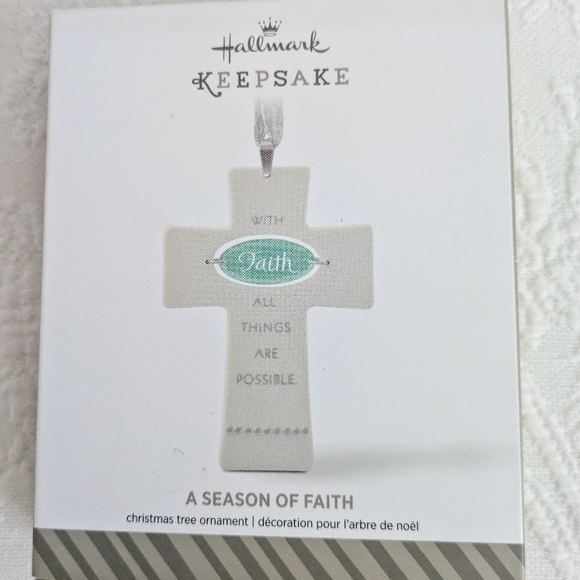 2014 Hallmark Ornament ~A SEASON OF FAITH~ - Picture 1 of 6